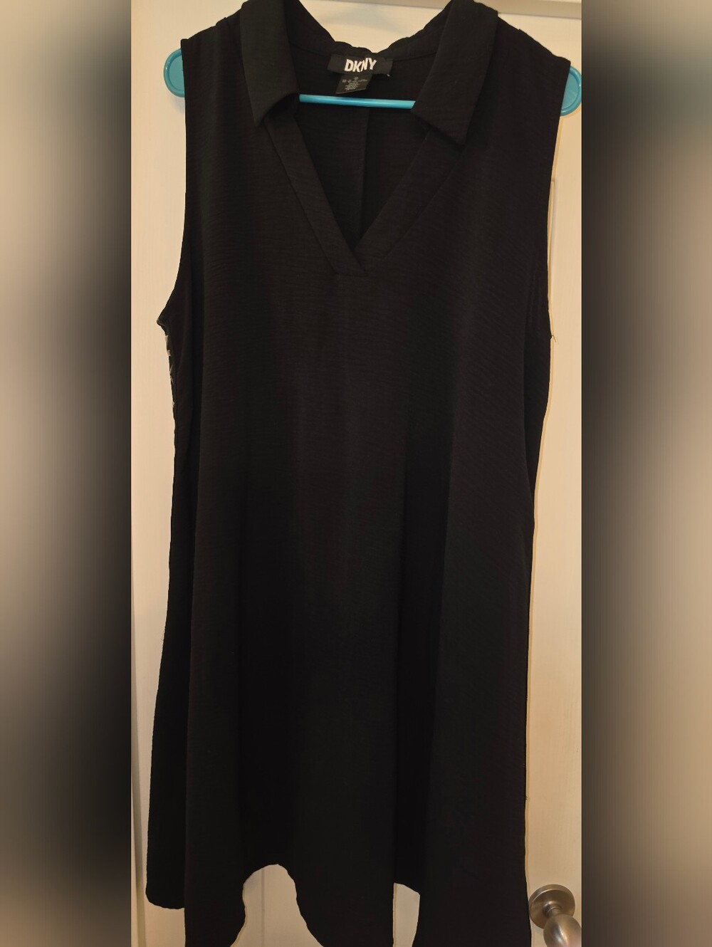 DKNY Black Sleeveless V-Neck Tunic with Collar
